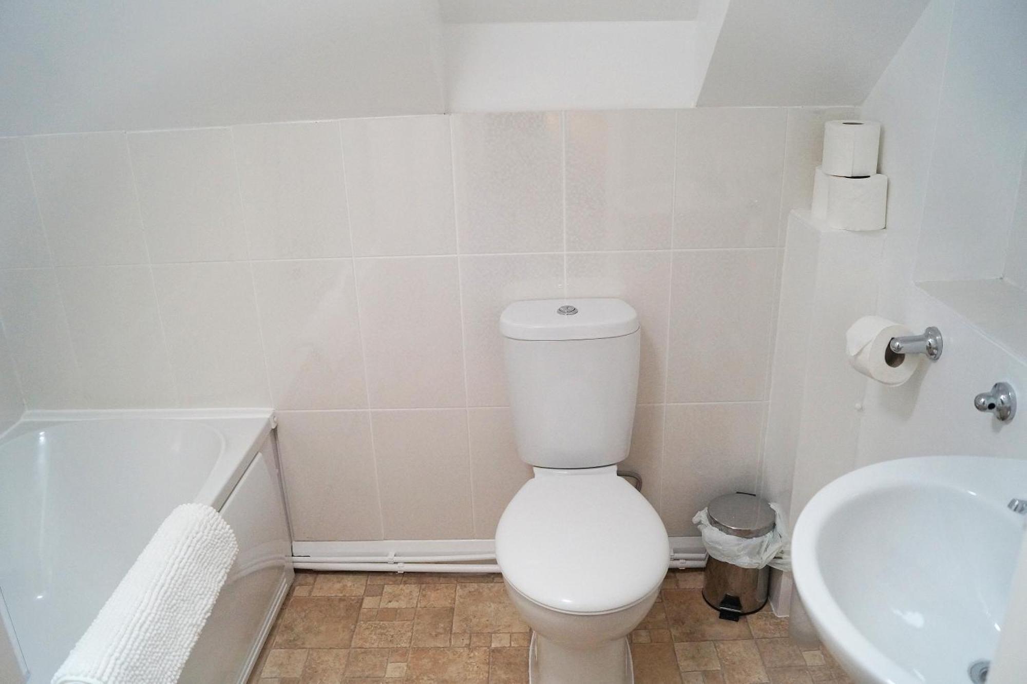 Ricky Road Guest House - Premium Watford  Room photo